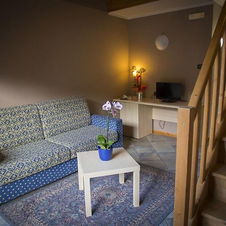 Hotel Ristorante La Perla Varallo Pombia Dış mekan fotoğraf