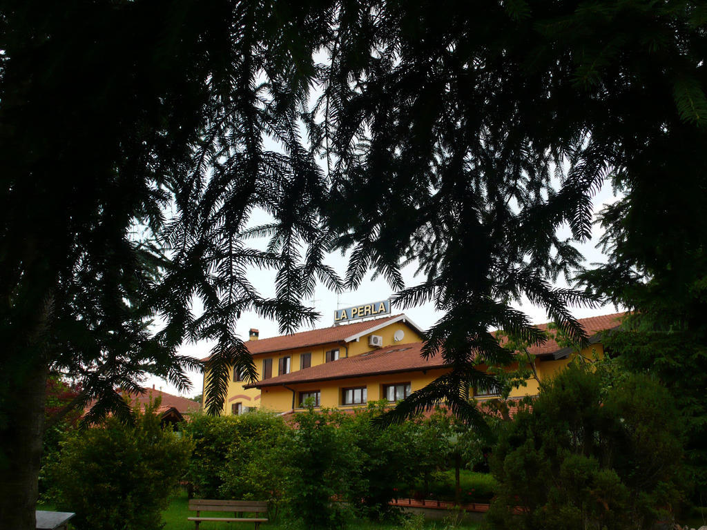 Hotel Ristorante La Perla Varallo Pombia Dış mekan fotoğraf