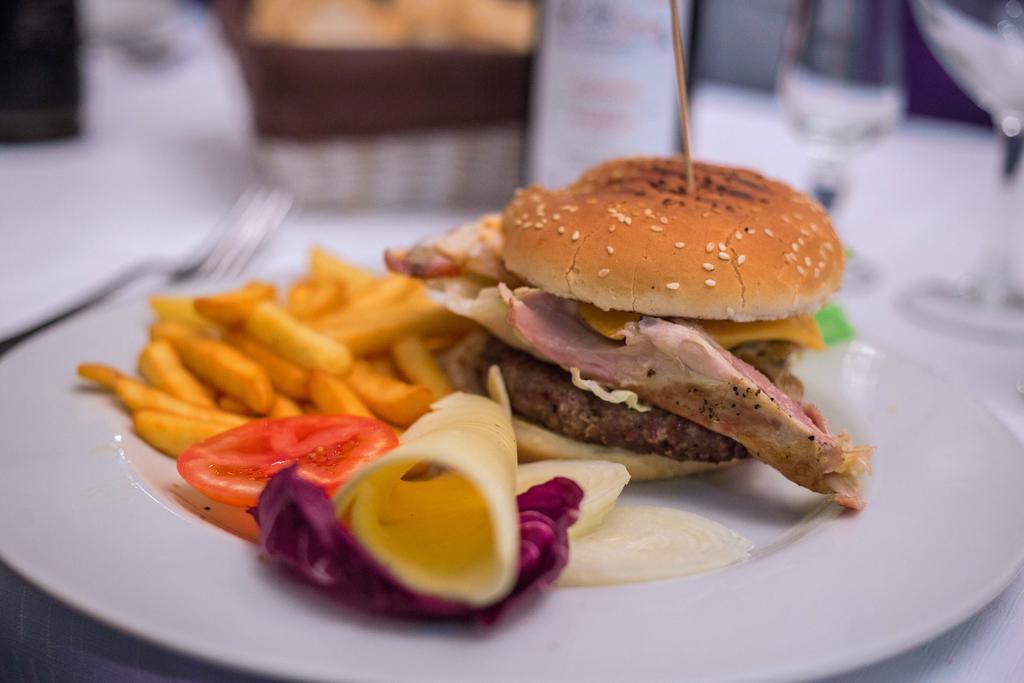 Hotel Ristorante La Perla Varallo Pombia Dış mekan fotoğraf