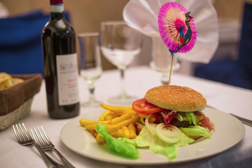 Hotel Ristorante La Perla Varallo Pombia Dış mekan fotoğraf