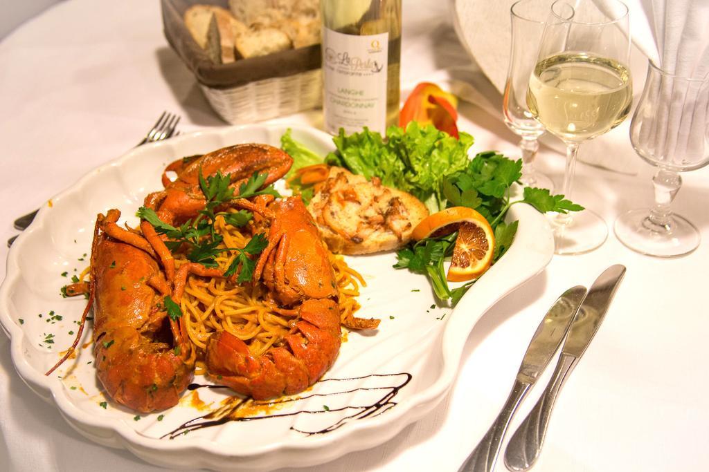 Hotel Ristorante La Perla Varallo Pombia Dış mekan fotoğraf