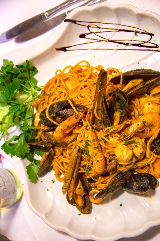 Hotel Ristorante La Perla Varallo Pombia Dış mekan fotoğraf