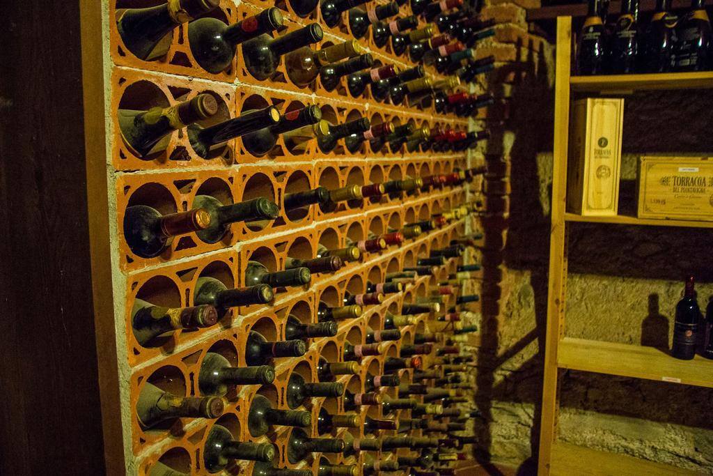 Hotel Ristorante La Perla Varallo Pombia Dış mekan fotoğraf