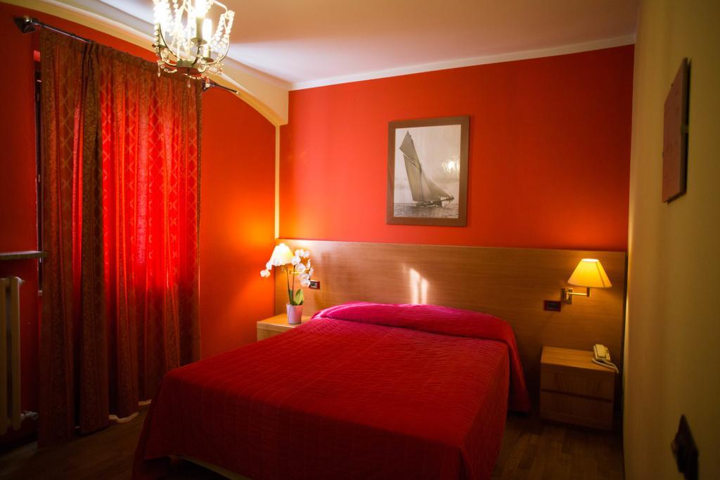 Hotel Ristorante La Perla Varallo Pombia Dış mekan fotoğraf
