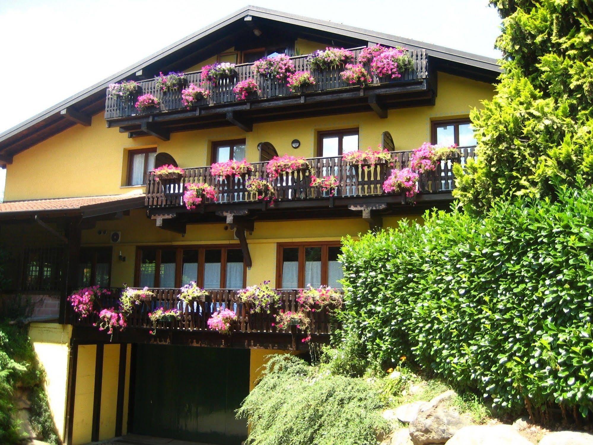 Hotel Ristorante La Perla Varallo Pombia Dış mekan fotoğraf