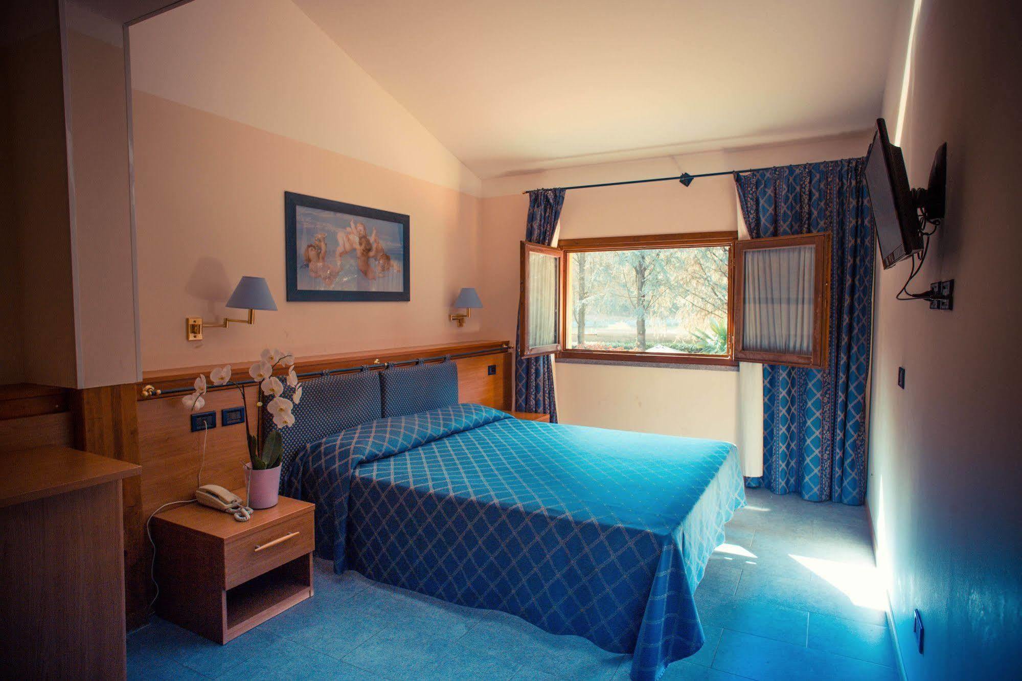 Hotel Ristorante La Perla Varallo Pombia Dış mekan fotoğraf