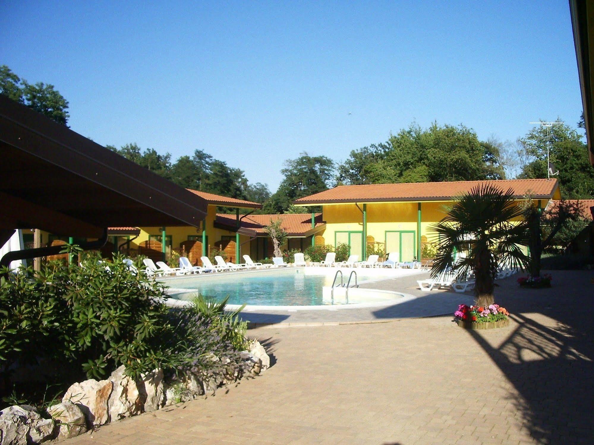Hotel Ristorante La Perla Varallo Pombia Dış mekan fotoğraf