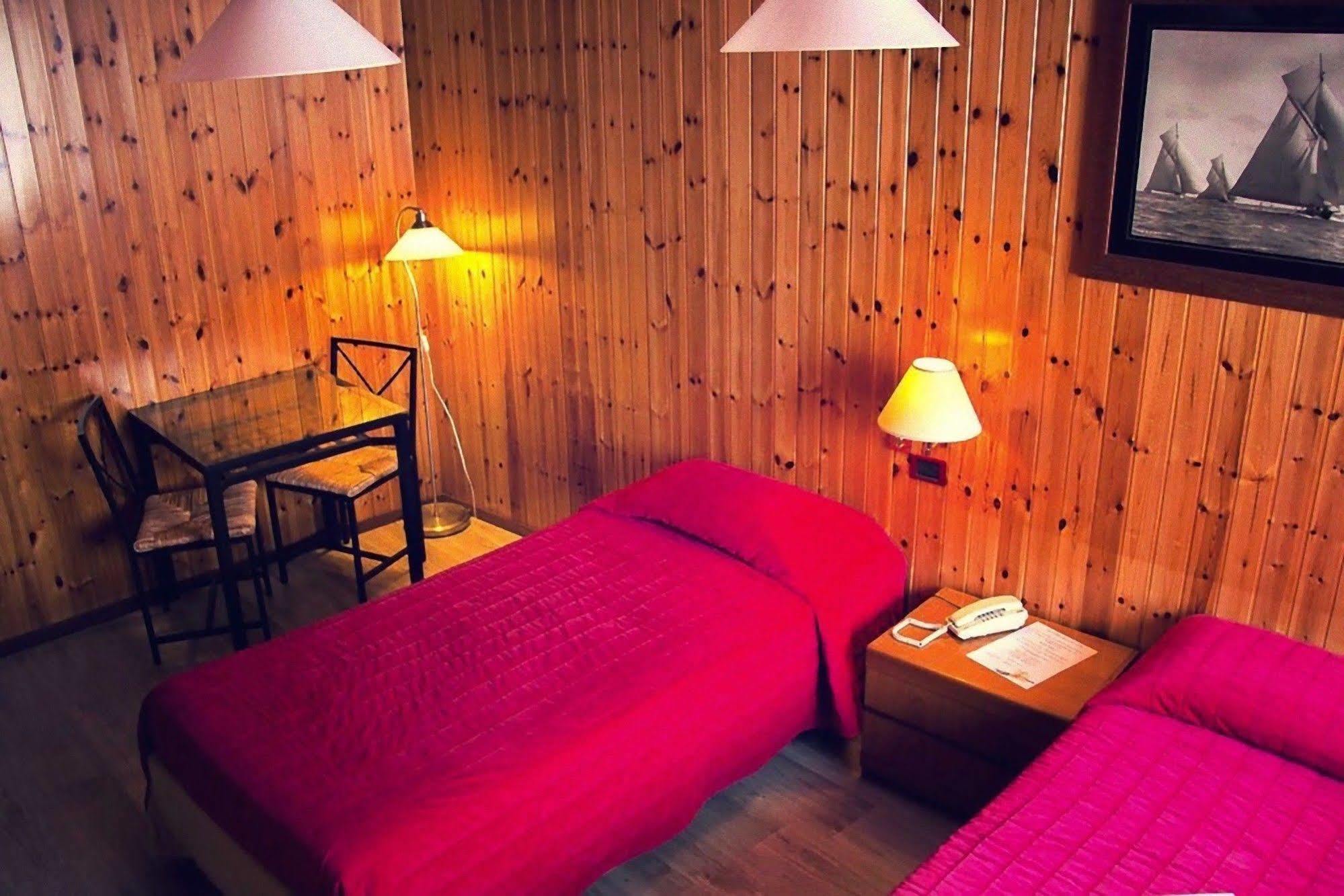 Hotel Ristorante La Perla Varallo Pombia Dış mekan fotoğraf