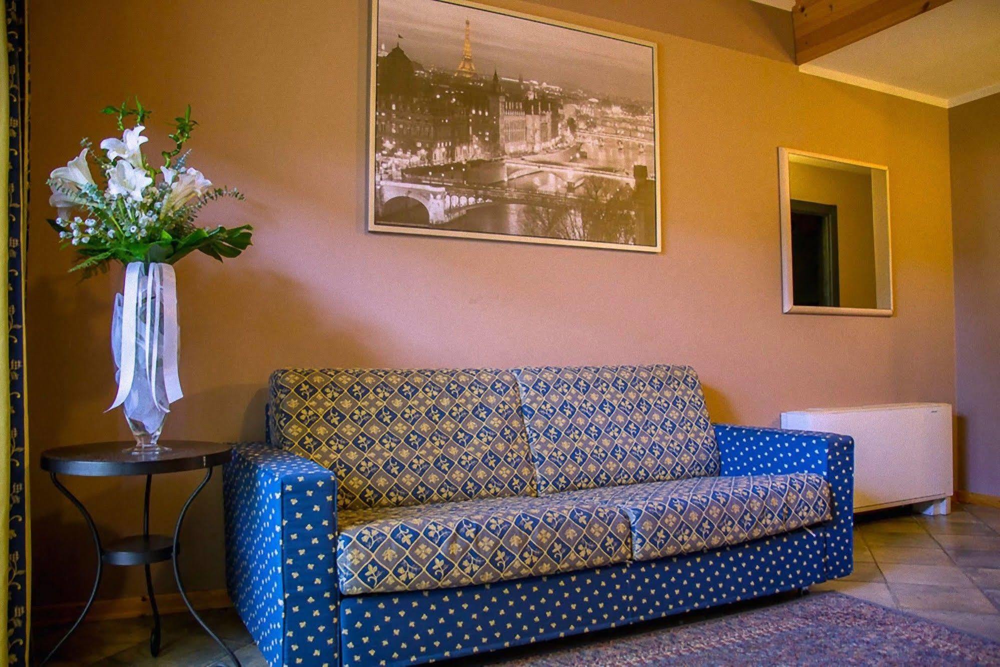 Hotel Ristorante La Perla Varallo Pombia Dış mekan fotoğraf