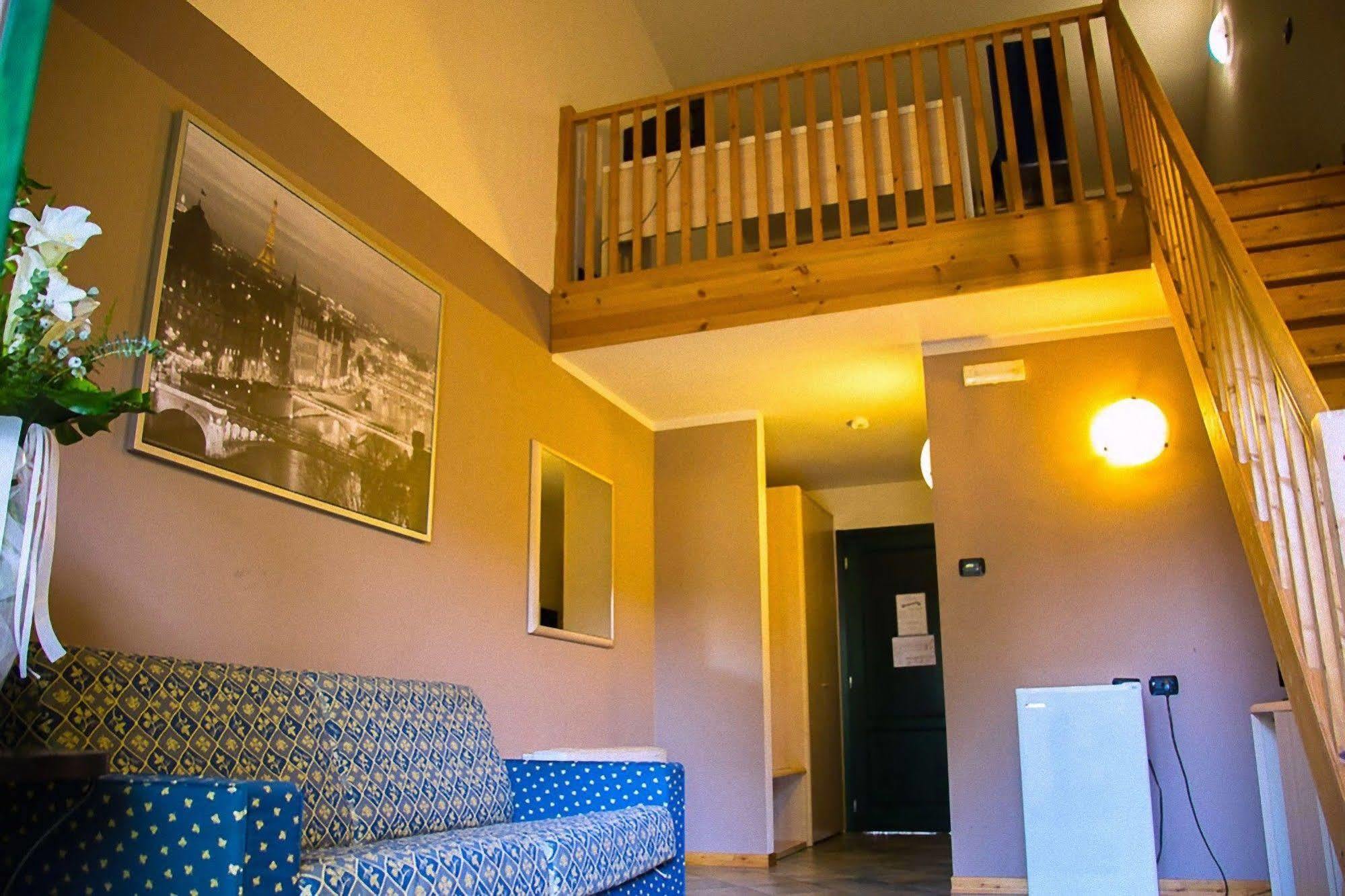 Hotel Ristorante La Perla Varallo Pombia Dış mekan fotoğraf