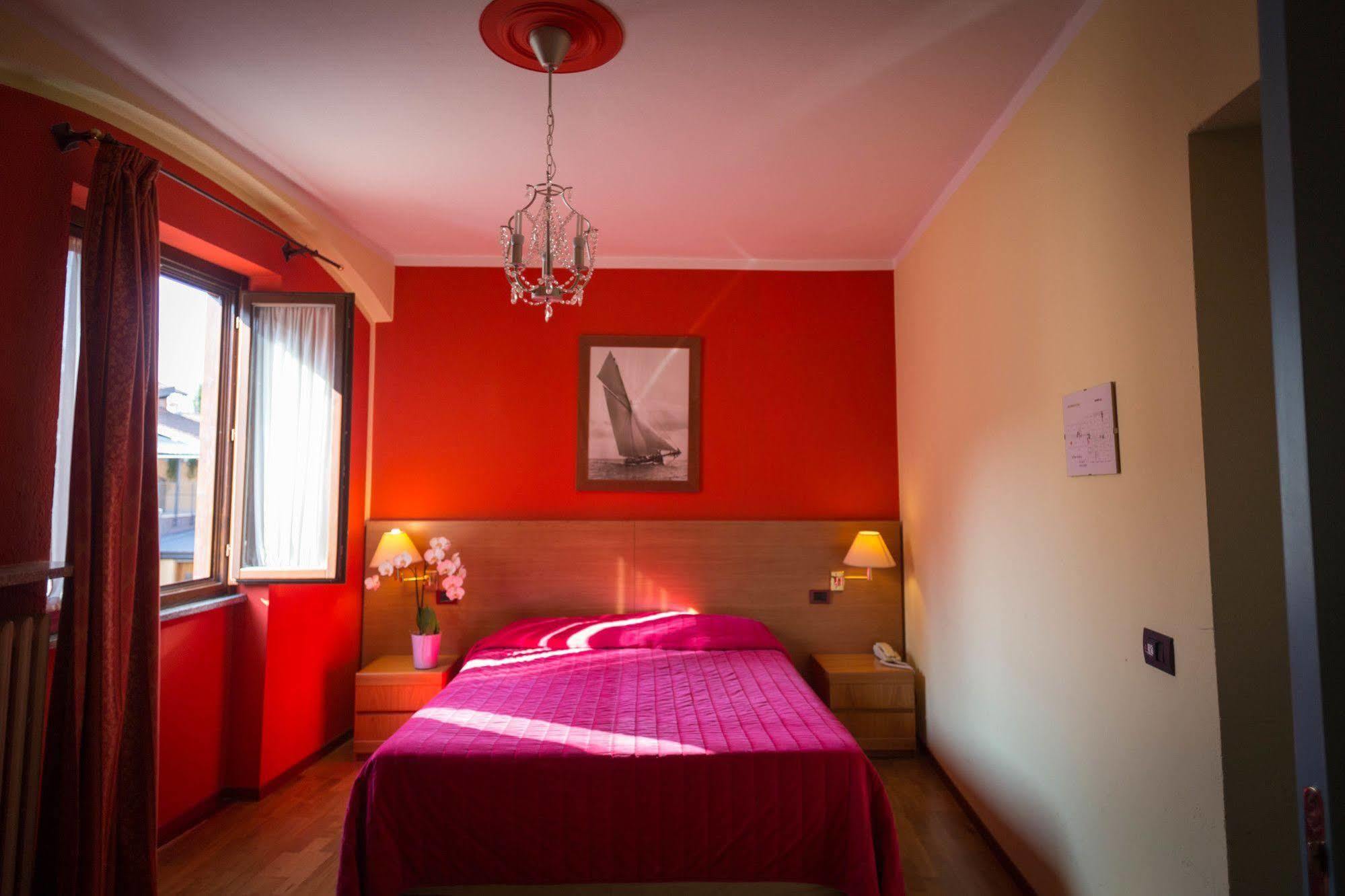 Hotel Ristorante La Perla Varallo Pombia Dış mekan fotoğraf