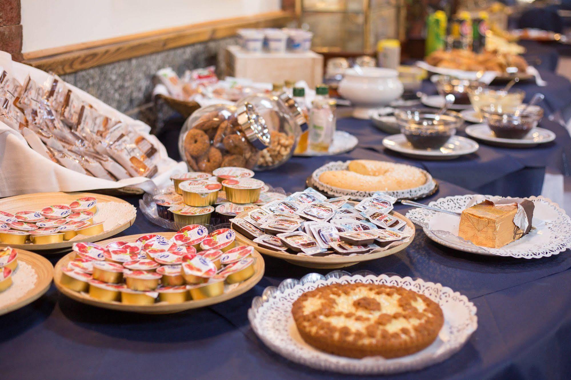 Hotel Ristorante La Perla Varallo Pombia Dış mekan fotoğraf