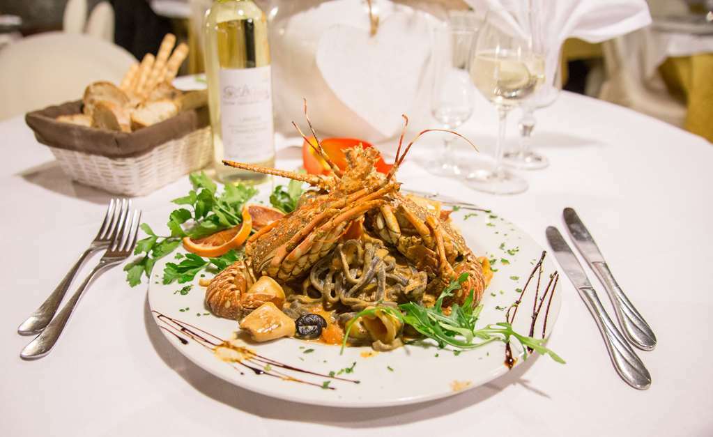 Hotel Ristorante La Perla Varallo Pombia Restoran fotoğraf