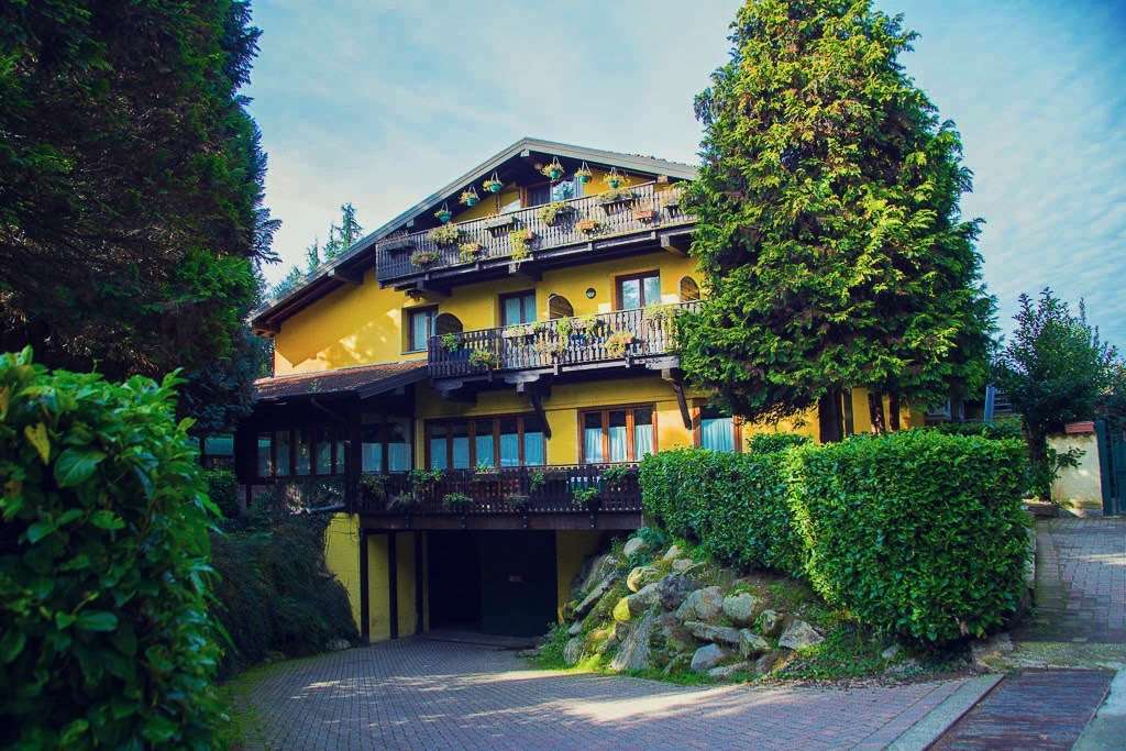 Hotel Ristorante La Perla Varallo Pombia Dış mekan fotoğraf