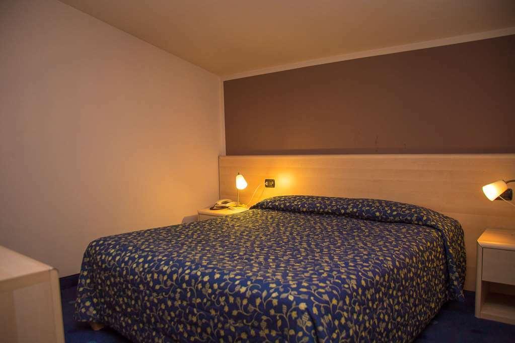 Hotel Ristorante La Perla Varallo Pombia Oda fotoğraf